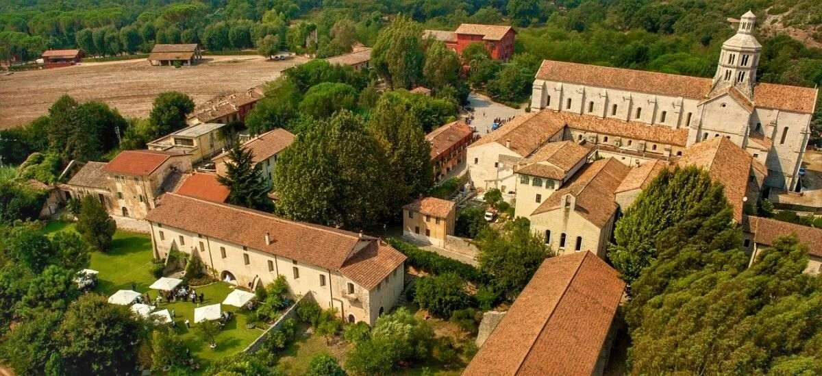 Veduta aerea del complesso dell’Abbazia di Fossanova